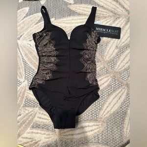 NWT. Size 8. Miraclesuit Black Shaping Swimsuit